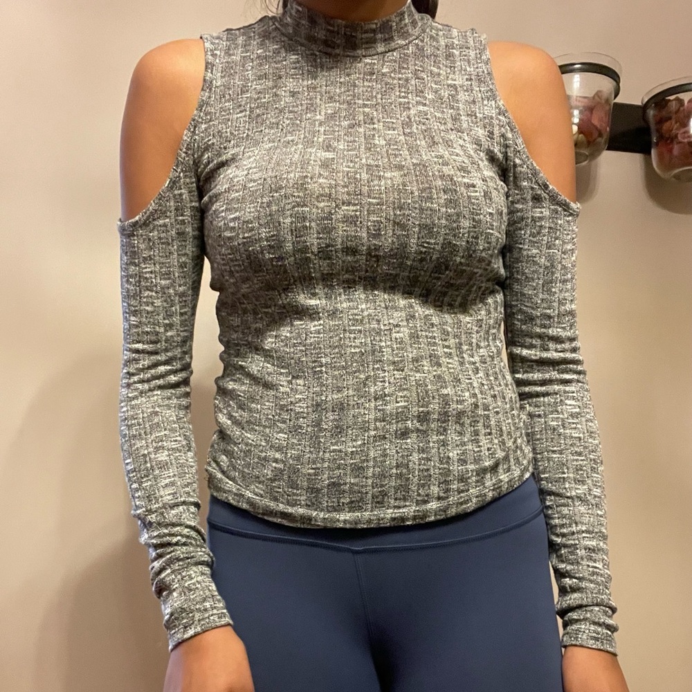 American Eagle Long Sleeve Cold Shoulder top